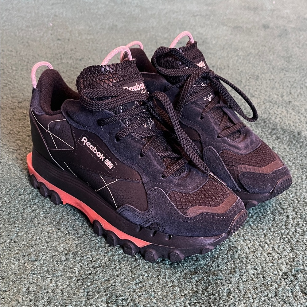Cardi B Reebok Classics size 6.5